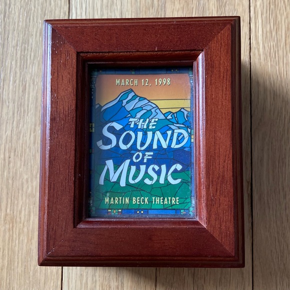 Extremely RARE Music Box “EDELWEISS”, The Sound of Music, Broadway, 1998. - Picture 9 of 12